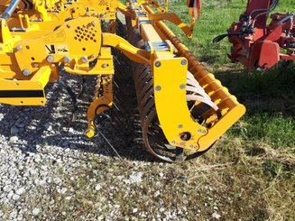 Tined stubble cultivator Agrisem Vibromulch porté Repliable