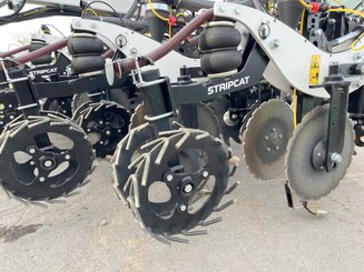 No-till seed drill Agrisem Strip-Cat II traîné Repliable