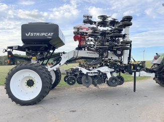 No-till seed drill Agrisem Strip-Cat II traîné Repliable