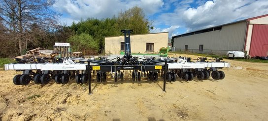 No-till seed drill Agrisem Strip-Cat II porté Repliable