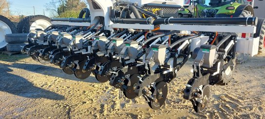 Precision seeder Agrisem CHEF traîné Repliable