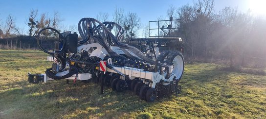 No-till seed drill Agrisem Strip-Cat II traîné Repliable