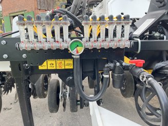 No-till seed drill Agrisem Strip-Cat II traîné Repliable