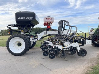 No-till seed drill Agrisem Strip-Cat II traîné Repliable