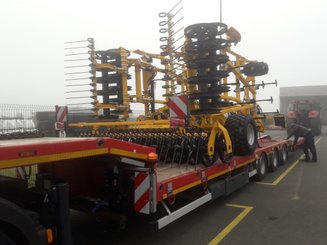Tined stubble cultivator Agrisem Vibromulch traîné Repliable