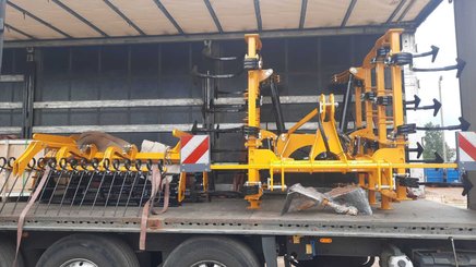 Tined stubble cultivator Agrisem Vibromulch porté Repliable