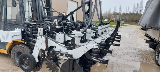 No-till seed drill Agrisem Strip-Cat II porté Repliable