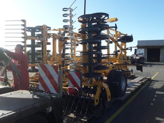 Tined stubble cultivator Agrisem Vibromulch traîné Repliable