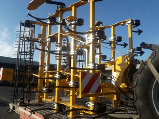 Tined stubble cultivator Agrisem Vibromulch porté Repliable