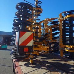 Disc stubble cultivator Agrisem Disc-O-Mulch Gold porté Repliable