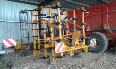 Tined stubble cultivator Agrisem Vibromulch porté Repliable