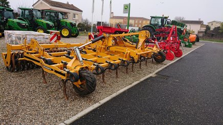 Tined stubble cultivator Agrisem Vibromulch porté Repliable